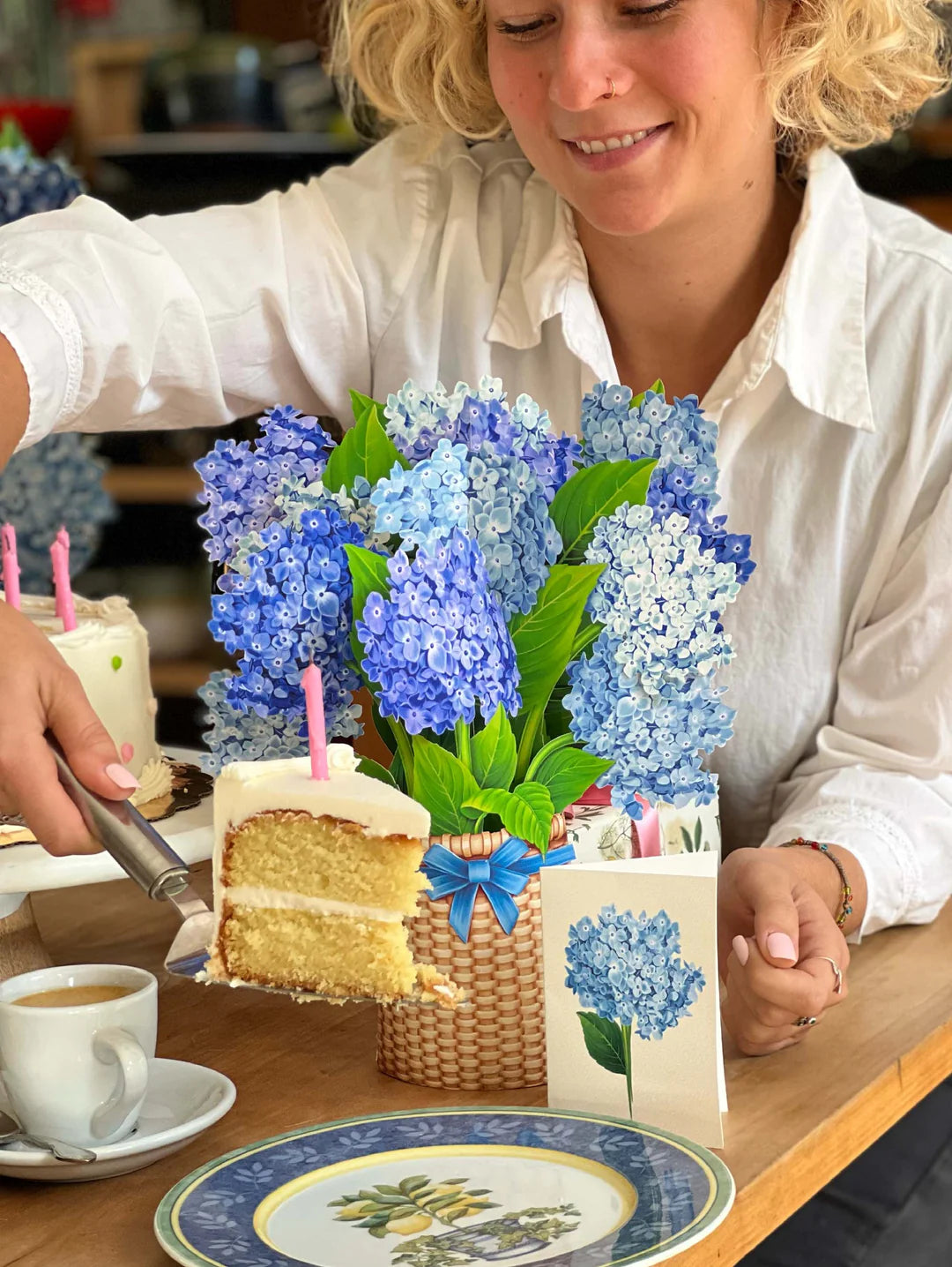 Nantucket Hydrangeas Pop-Up Bouquet Card